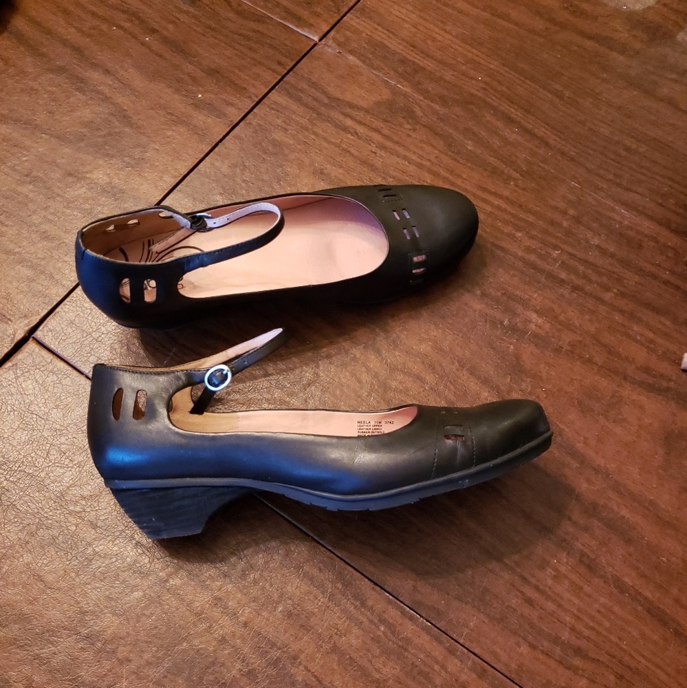 Abeo Neela Metatarsal Black Shoes